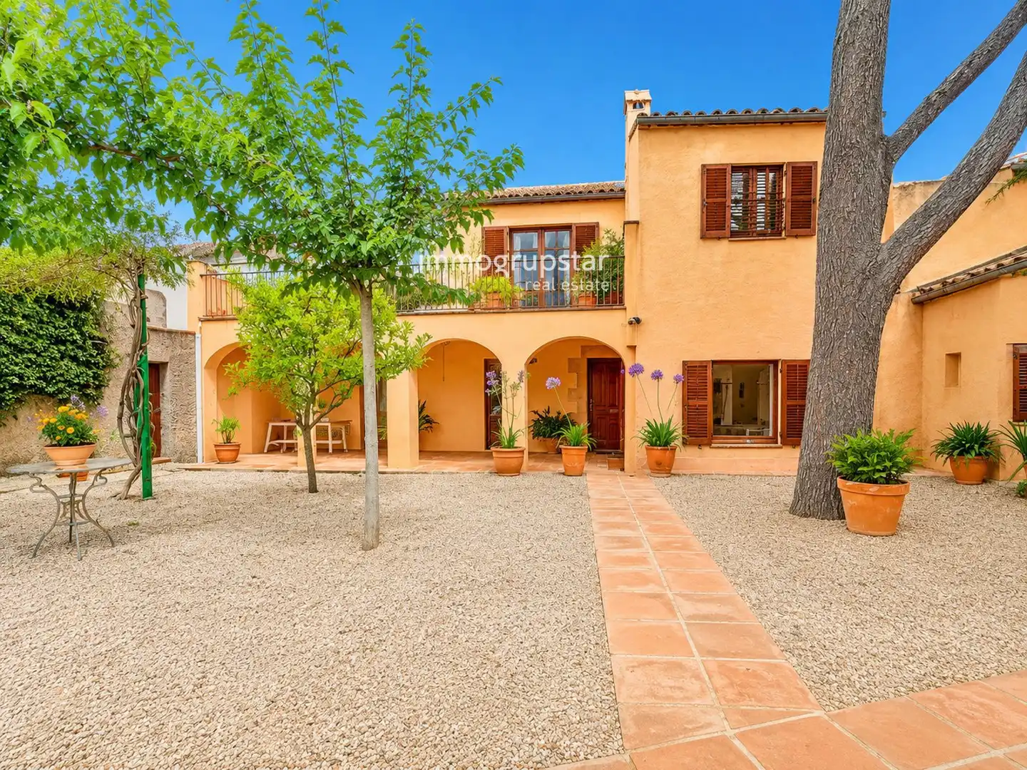Casa con terraza en venta en Anselm Clave