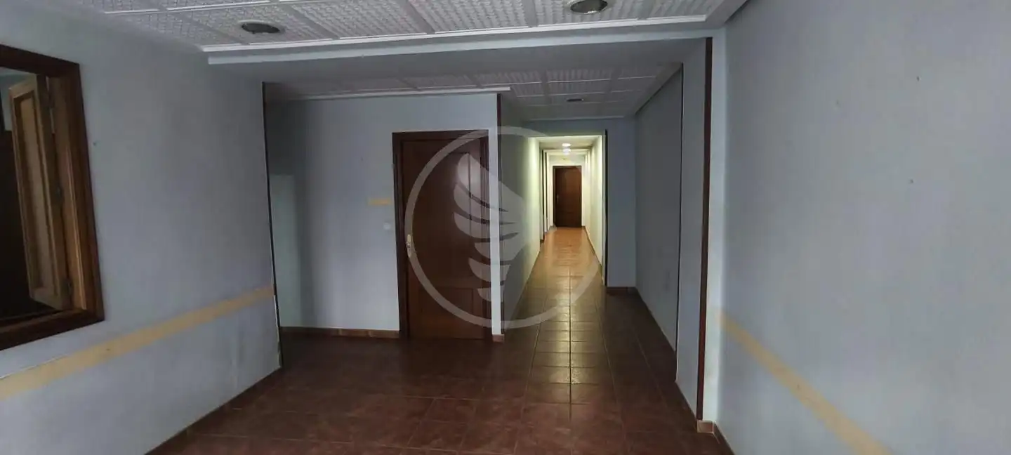 Geschaftsraum zur Miete in Linares