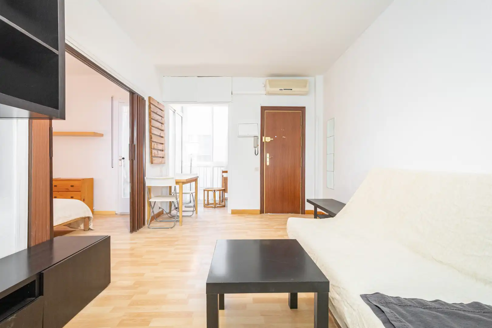 Schlafzimmer von Wohnung zum Verkauf in Barcelona mit Klimaanlage und Heizung