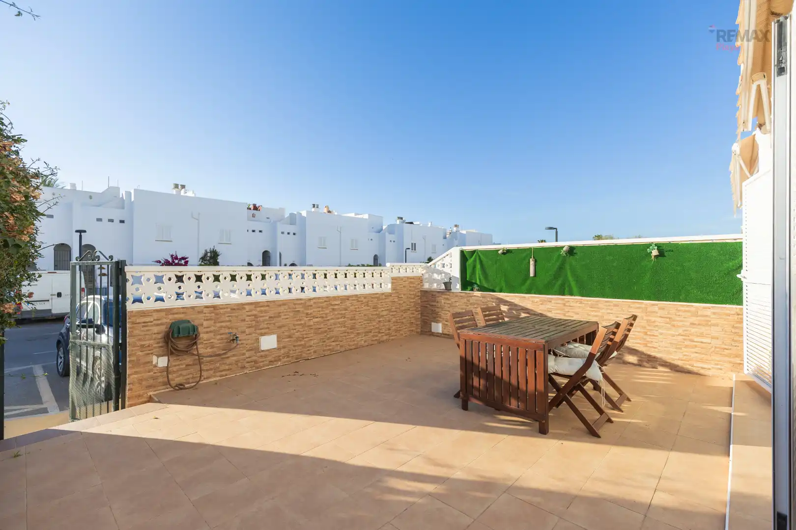 Terraced house with pool for sale in Calle Magallanes 142, imagen 3