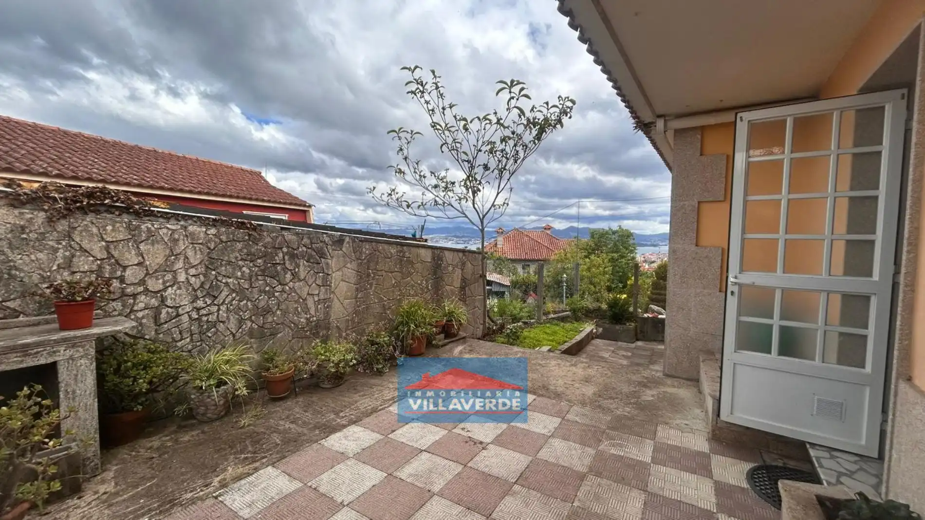 Terrassa de Casa o xalet en venda en Cangas 