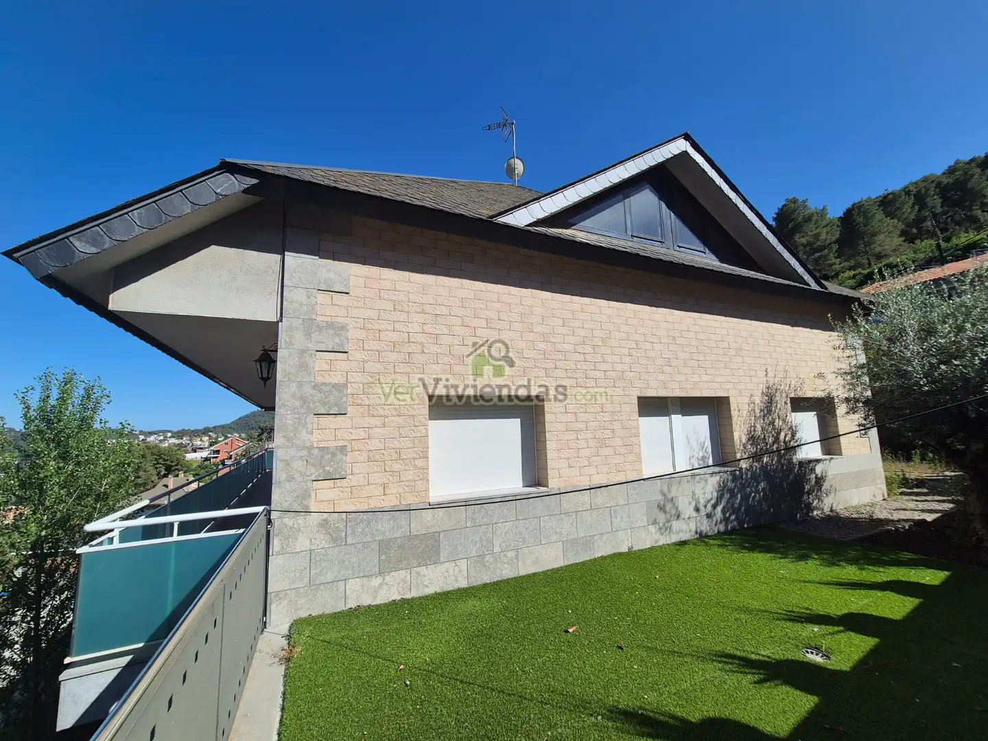 Vista exterior de Casa o chalet en venta en Vallirana con Aire acondicionado, Calefacción y Jardín privado