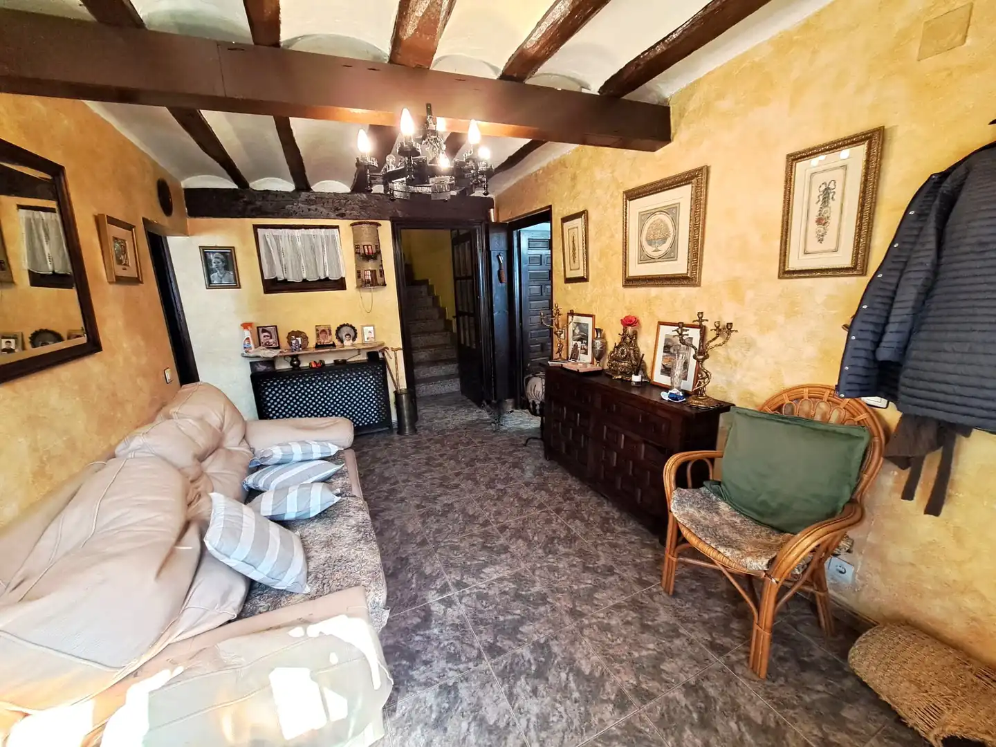 Sala d'estar de Casa adosada en venda en Baños de Rioja amb Calefacció, Jardí privat i Terrassa