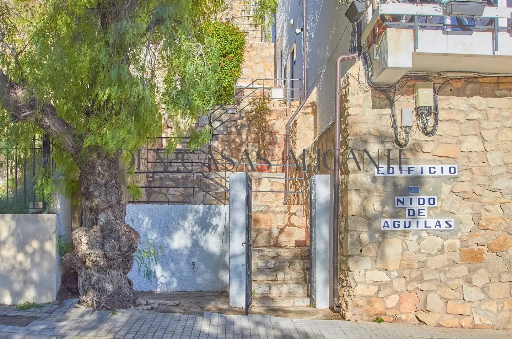 Vista exterior de Piso en venta en El Campello con Aire acondicionado, Jardín privado y Terraza