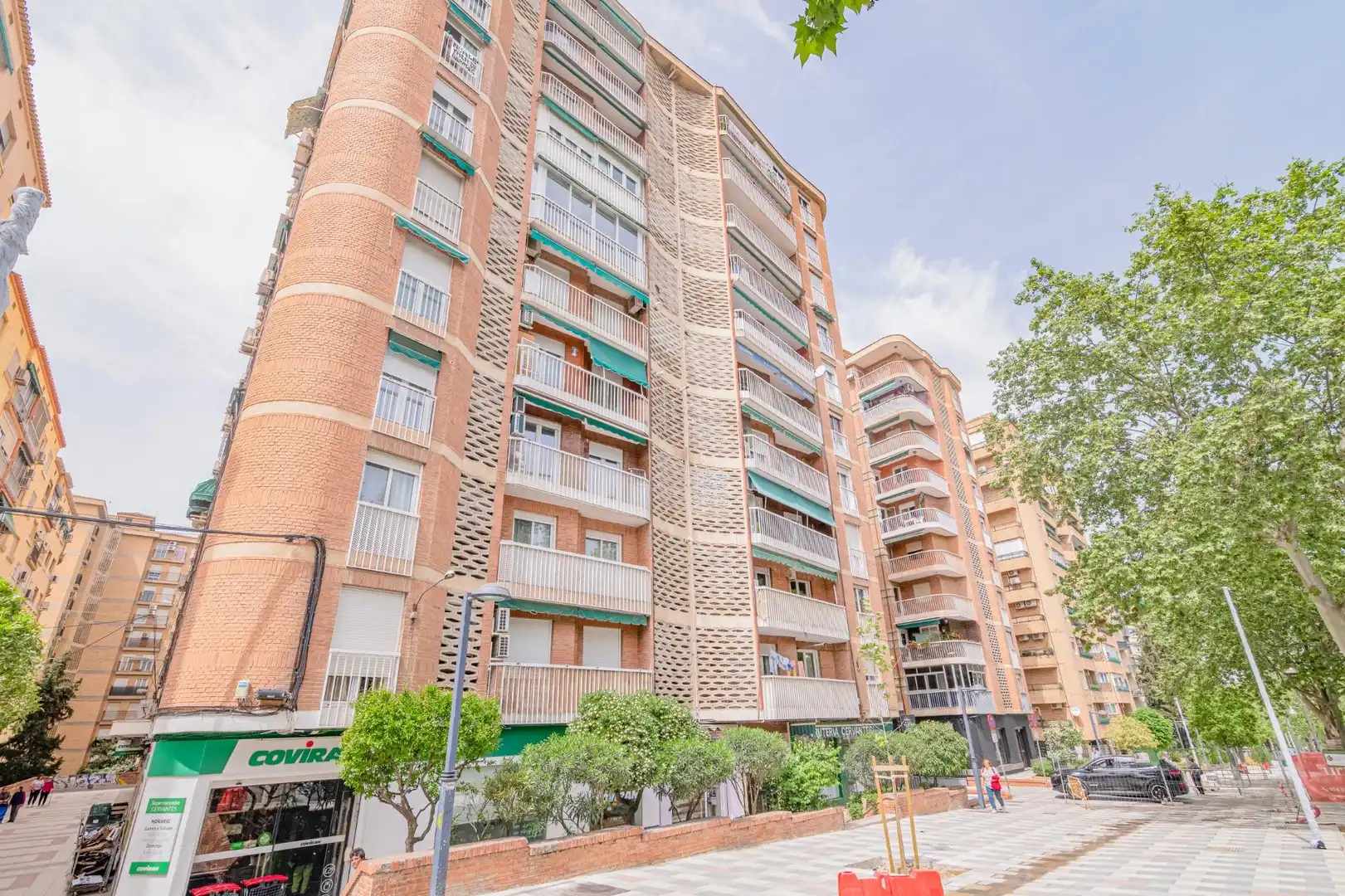 Exterior view of Flat for sale in  Granada Capital
