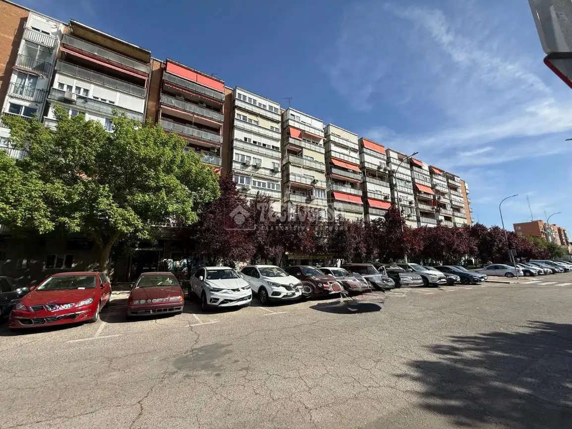 Vista exterior de Piso en venta en Alcorcón con Parquet