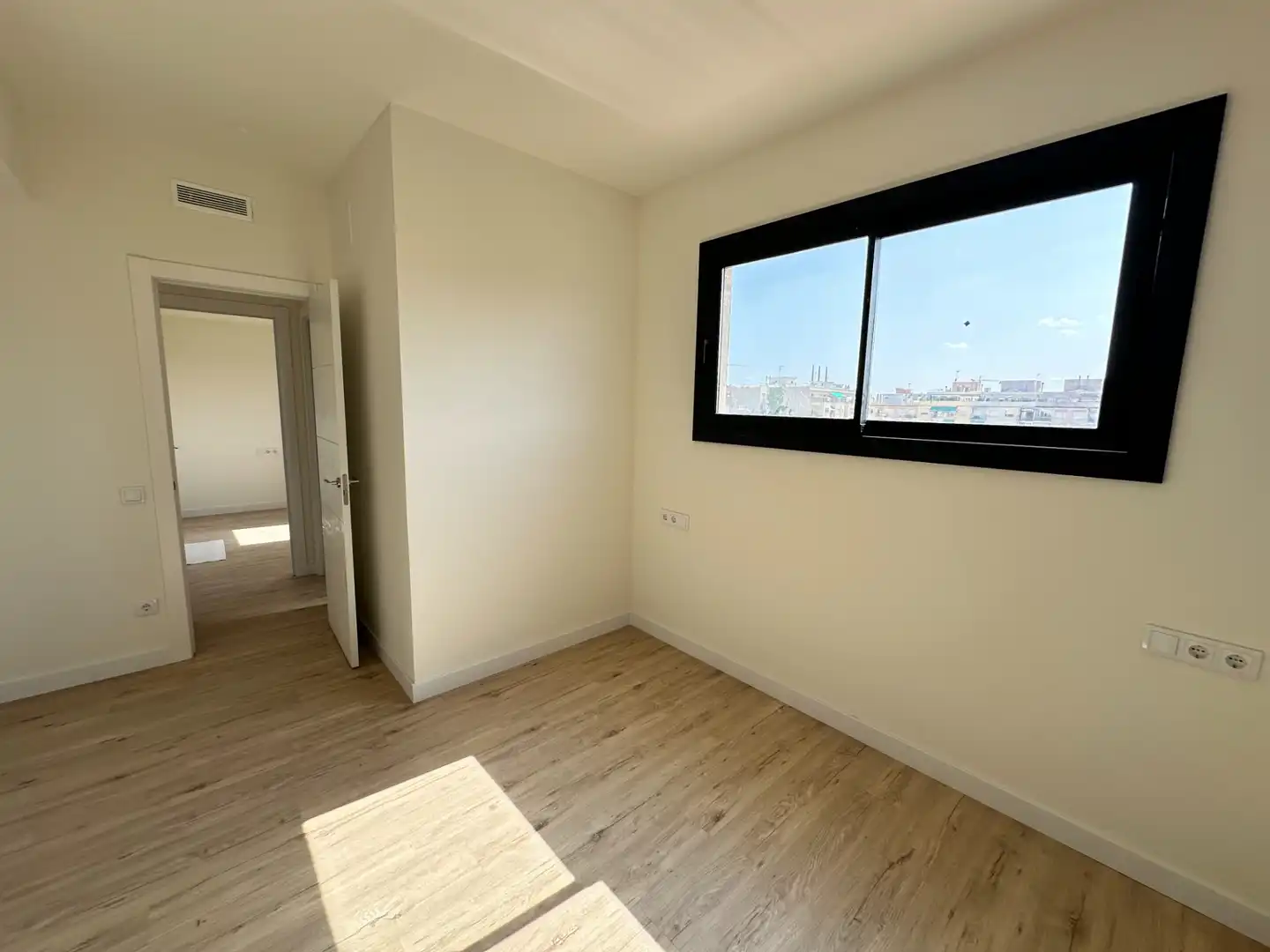 Habitación de Ático en venta en Badalona con Aire acondicionado, Calefacción y Parquet
