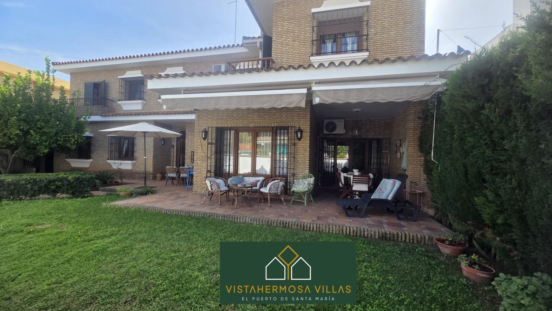 Exterior view of House or chalet for sale in El Puerto de Santa María  with Air Conditioner, Private garden and Storage room