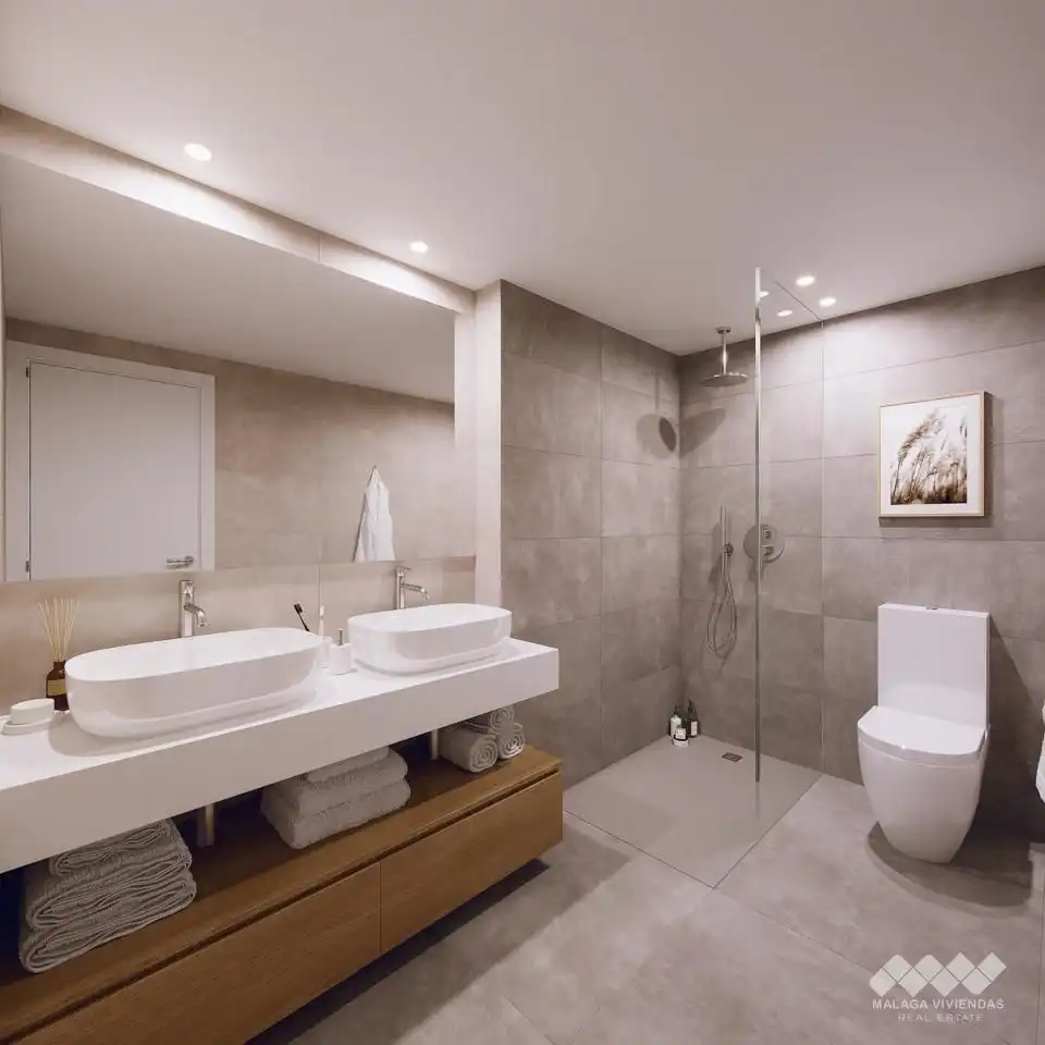 Baño de Piso en venta en Torremolinos con Terraza y Piscina comunitaria