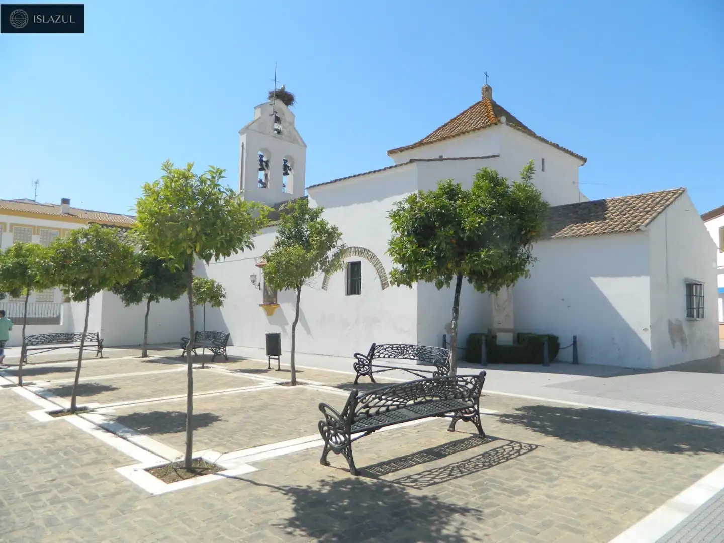 Vista exterior de Casa adosada en venda en Isla Cristina amb Jardí privat, Terrassa i Moblat