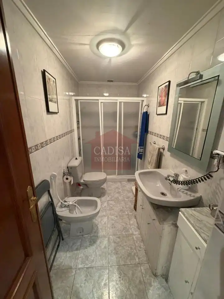 Bathroom of Flat for rent in Salamanca  with Heating, Terrace and Furnished