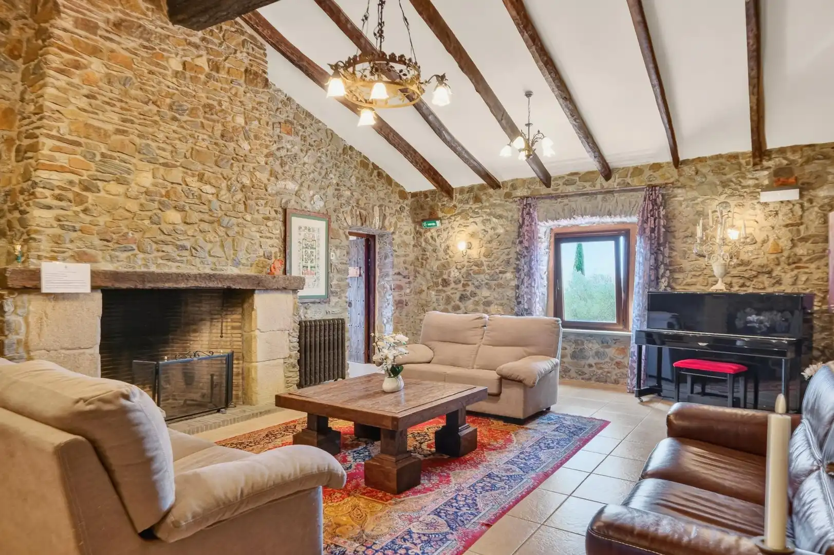 Sala de estar de Casa o chalet en venta en Mollet de Peralada con Jardín privado, Terraza y Piscina
