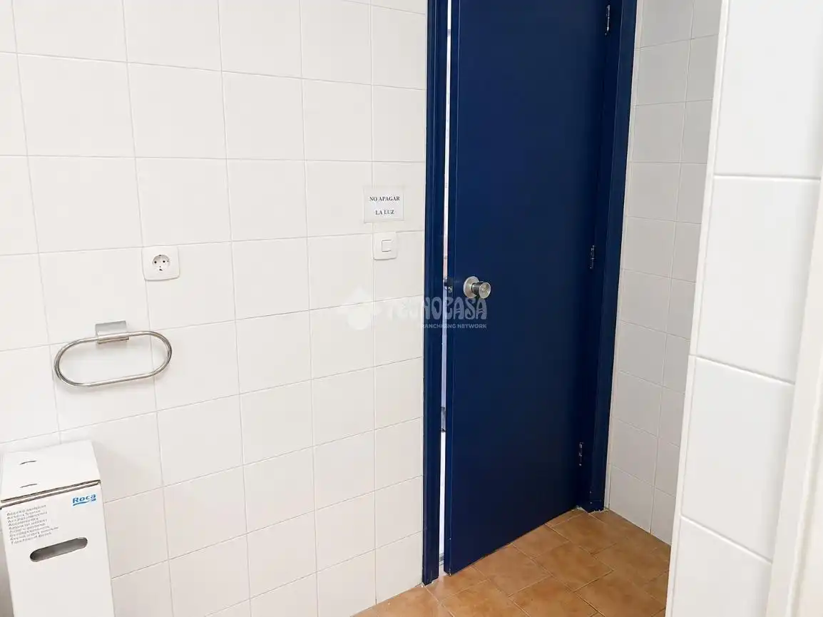 Baño de Local de alquiler en Madrid con Aire acondicionado y Calefacción