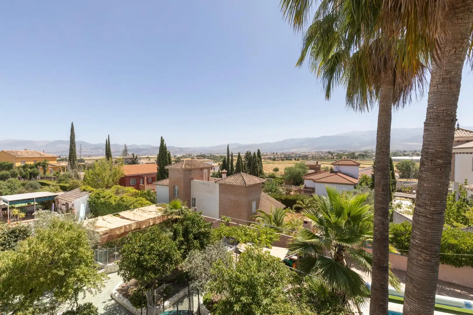 Vista exterior de Casa o xalet en venda en Las Gabias amb Piscina comunitària