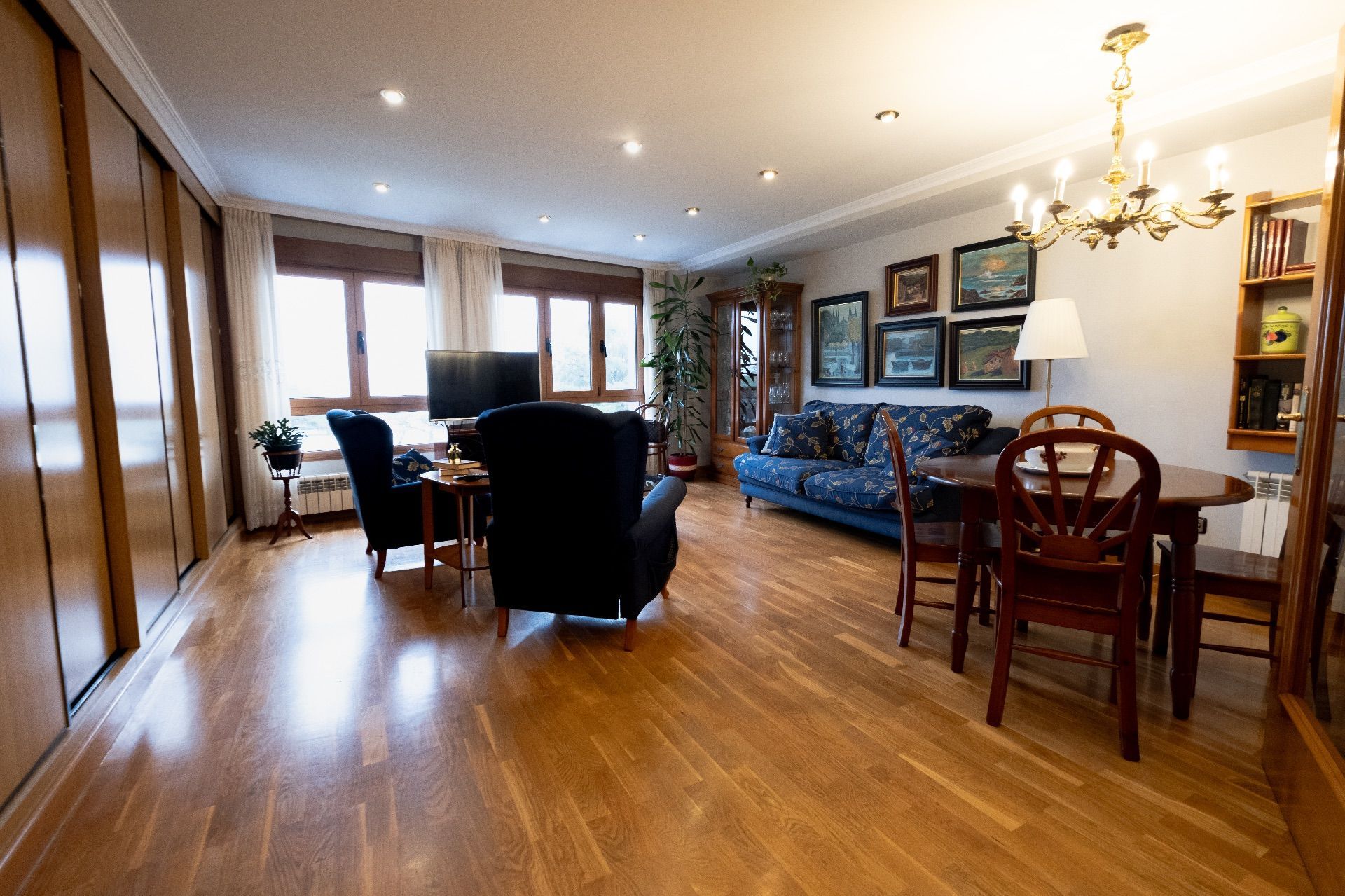 Sala d'estar de Pis de lloguer en Gijón  amb Calefacció i Moblat