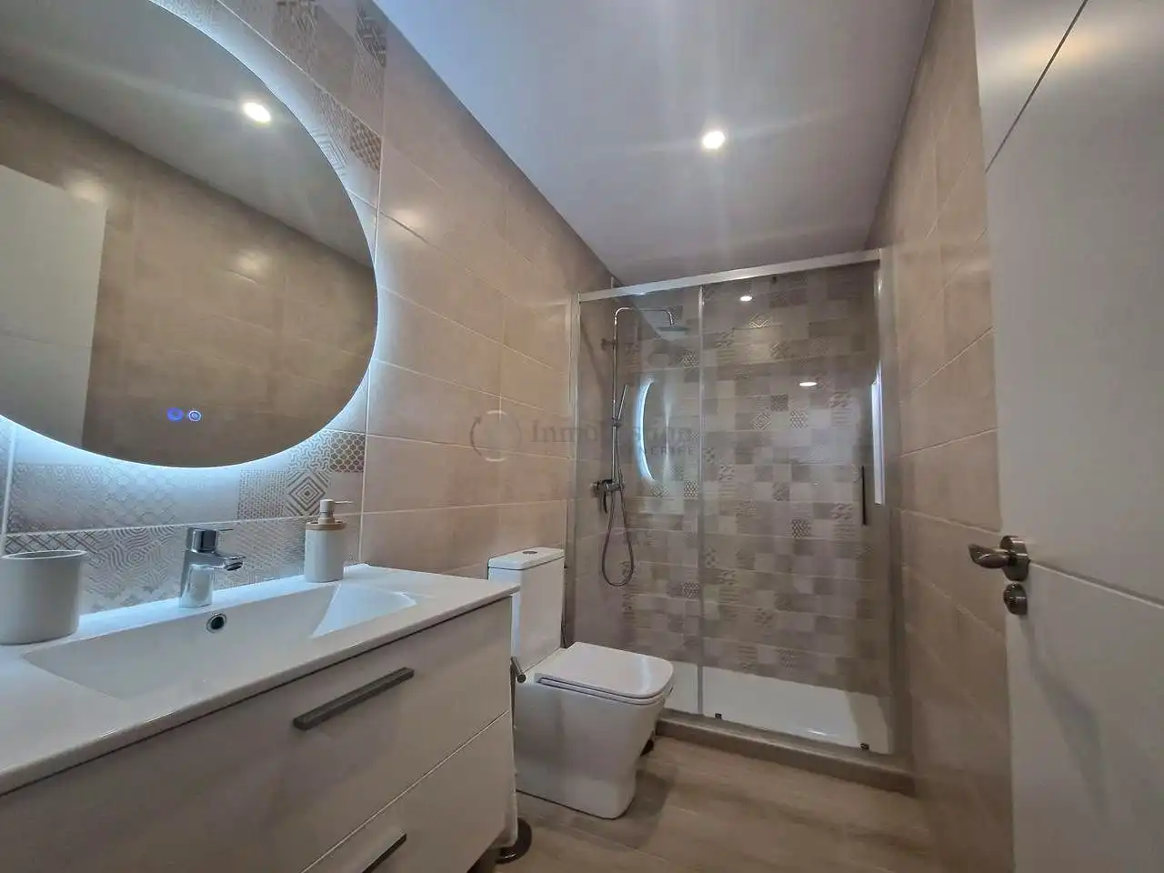 Baño de Piso de alquiler en Arona con Terraza, Amueblado y Internet
