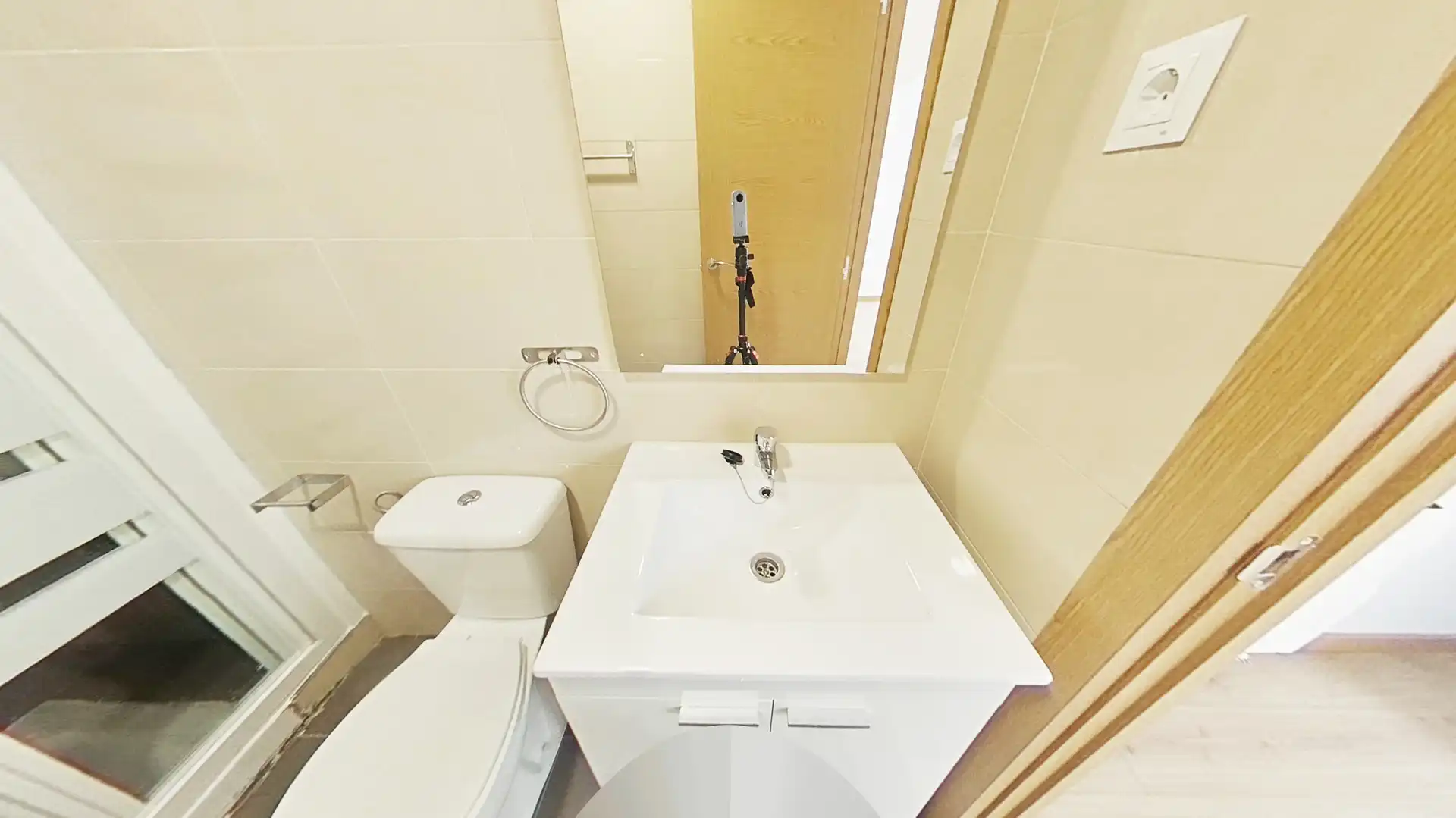 Badezimmer von Dachboden zum Verkauf in Aranjuez mit Abstellraum