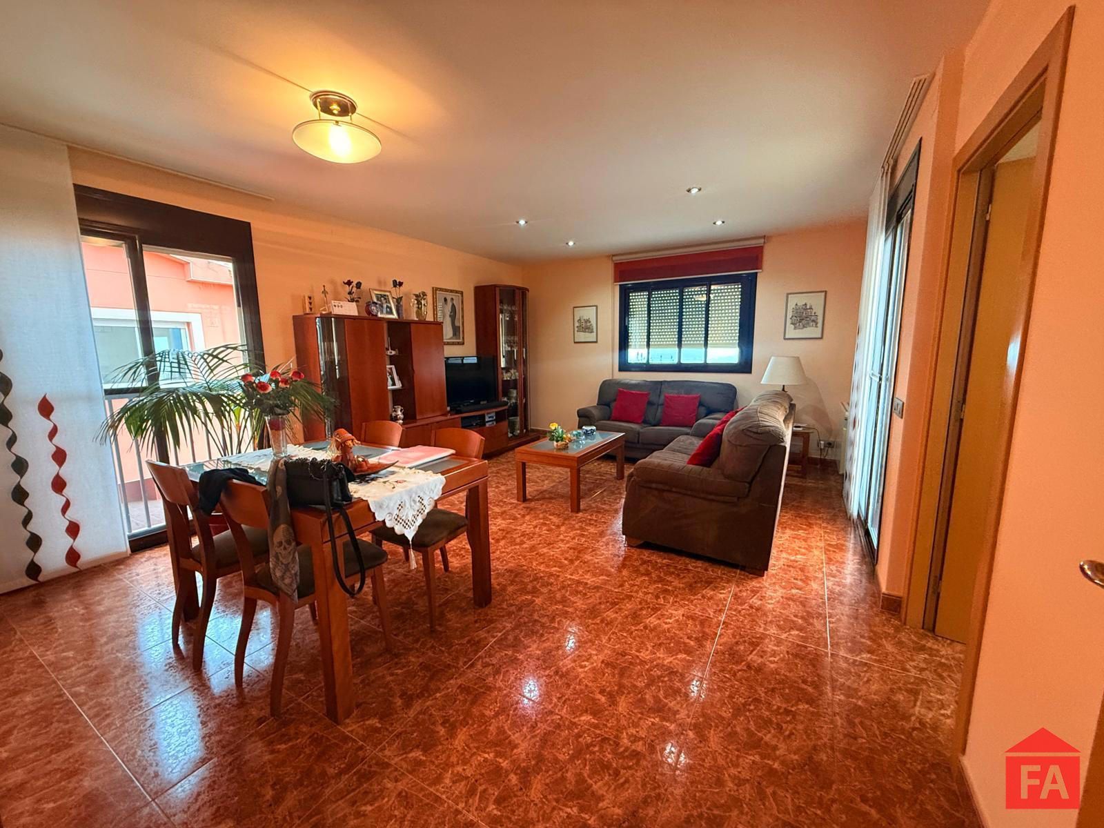 Living room of House or chalet for sale in La Bisbal del Penedès  with Air Conditioner, Heating and Terrace