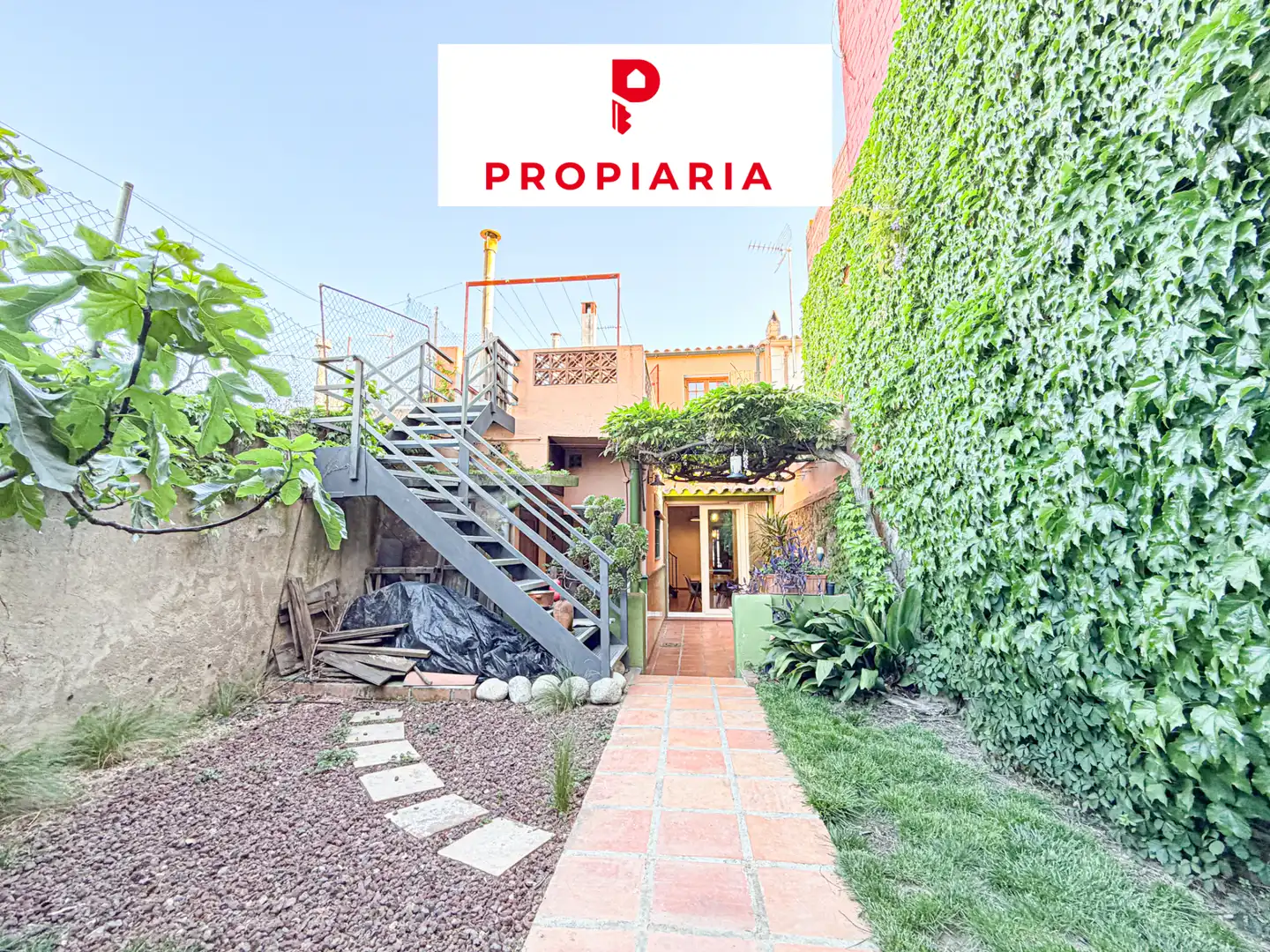 Vista exterior de Casa adosada en venda en Sant Vicenç Dels Horts amb Aire condicionat, Calefacció i Jardí privat