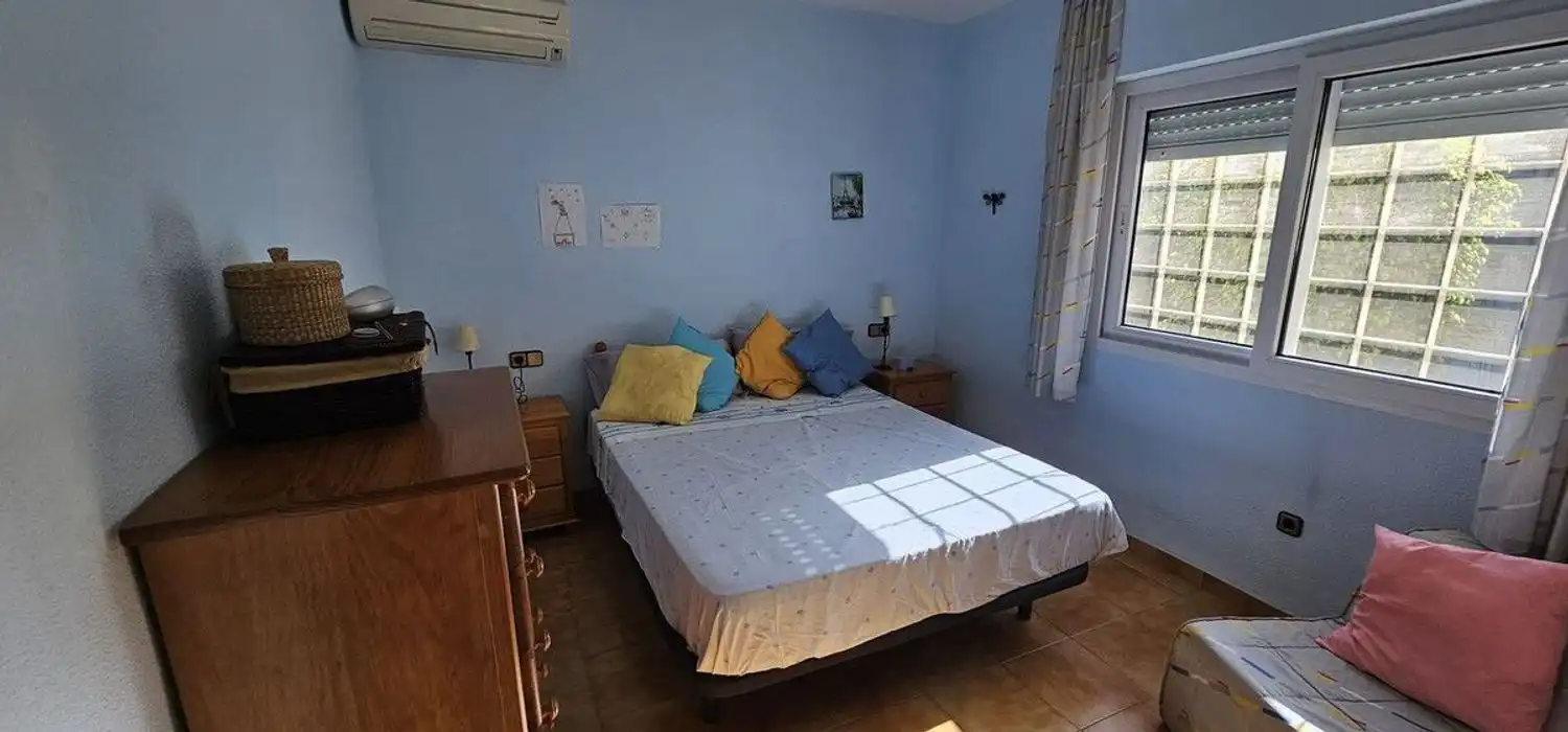 Dormitori de Casa o xalet en venda en Orihuela amb Aire condicionat, Jardí privat i Terrassa