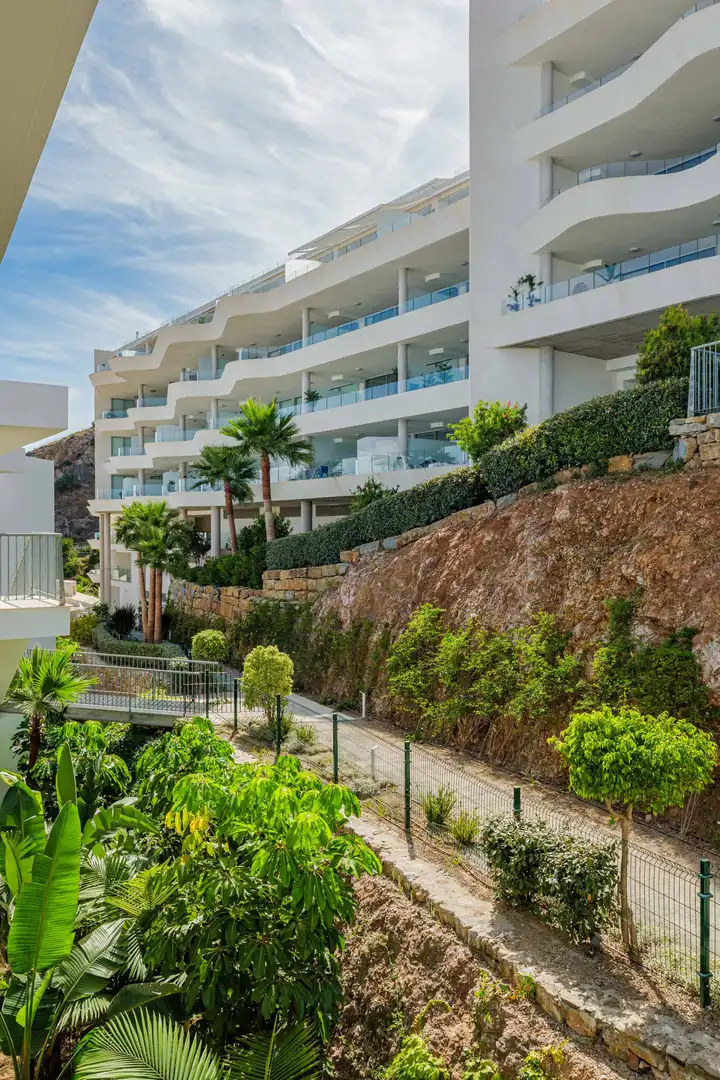 Vista exterior de Àtic en venda en Benalmádena amb Aire condicionat, Terrassa i Piscina
