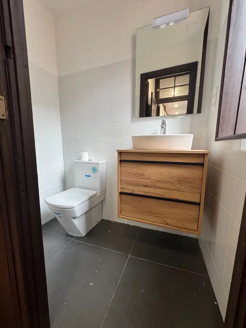 Badezimmer von Wohnung zur Miete in Oviedo  mit Ofen und Balkon