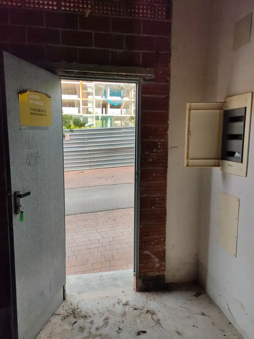 Business premises to rent in Carrer Miquel Martí i Pol, imagen 2