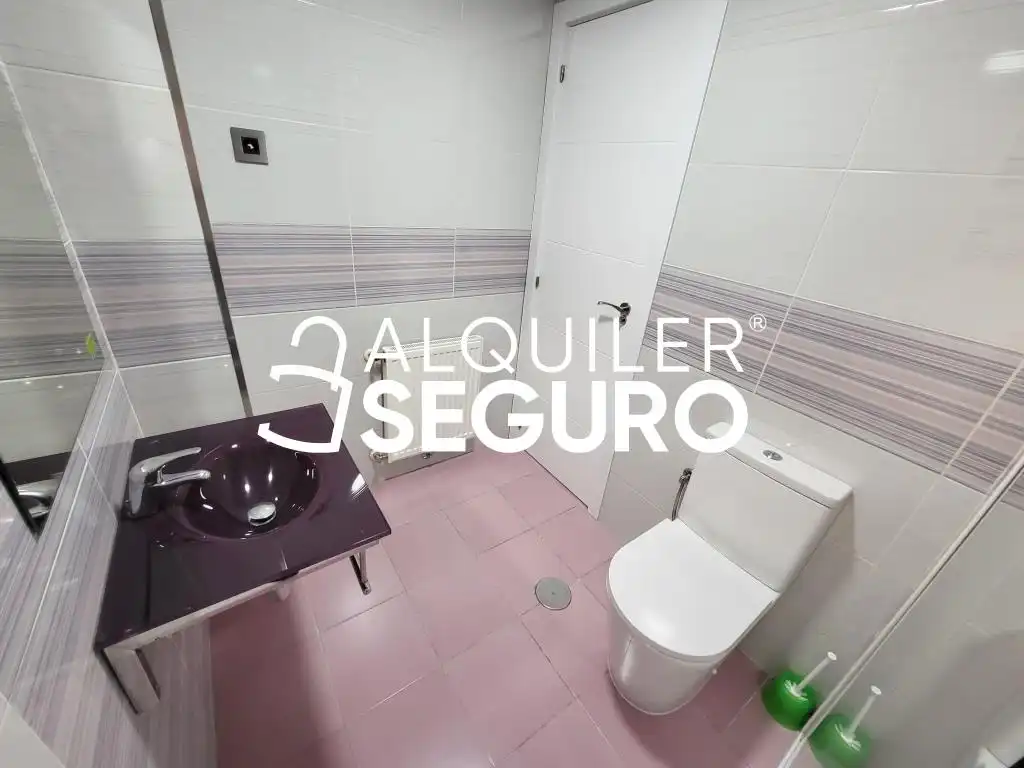 Bany de Pis de lloguer en Móstoles amb Calefacció i Piscina