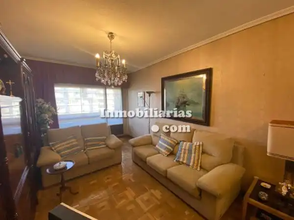 Sala de estar de Piso en venta en Castro-Urdiales con Calefacción, Terraza y Horno