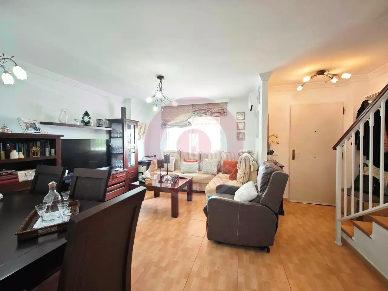 Sala d'estar de Casa adosada en venda en Vélez-Málaga amb Aire condicionat, Terrassa i Moblat