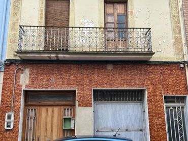 Casa amb balcó en venda a Calle Alfonso