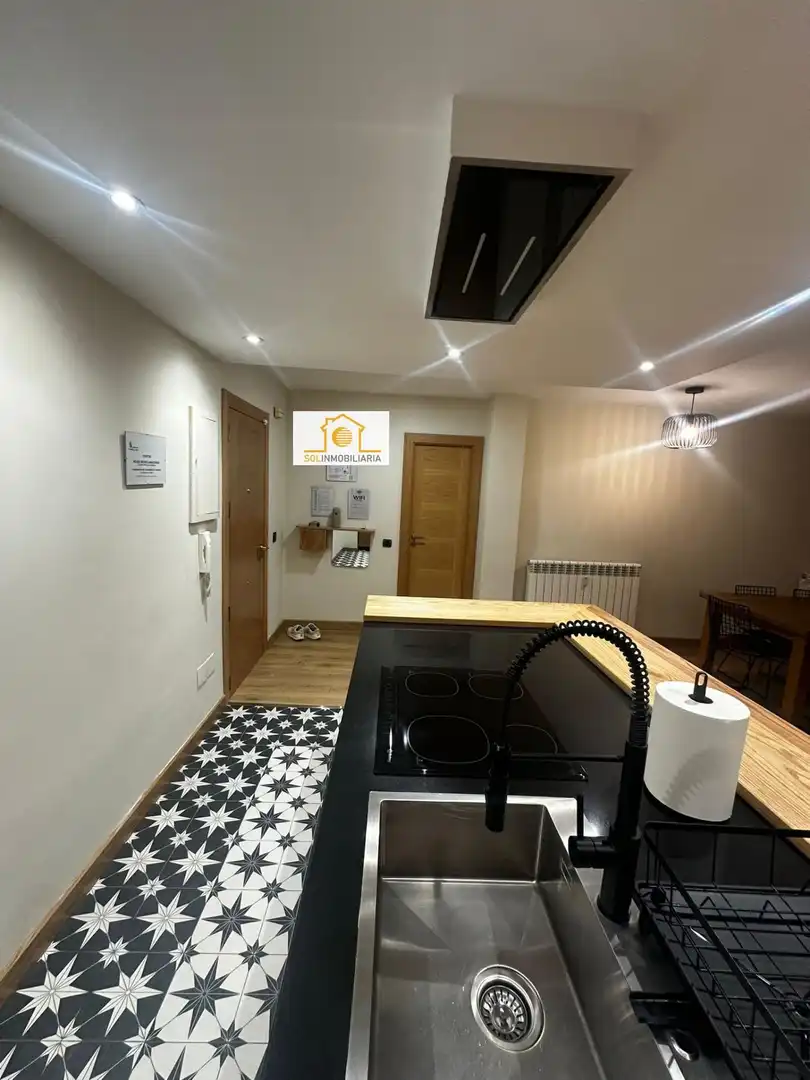 Cuina de Pis en venda en León Capital  amb Calefacció, Parquet i TV