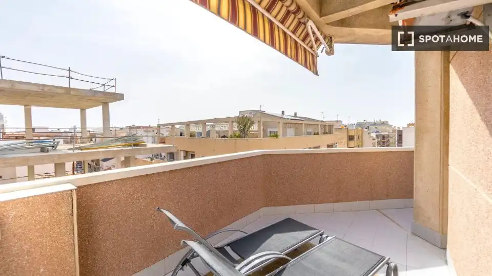 Terraza de Apartamento para compartir en Torrevieja con Aire acondicionado, Calefacción y Terraza