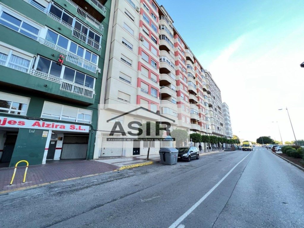 Exterior view of Garage for sale in Alzira