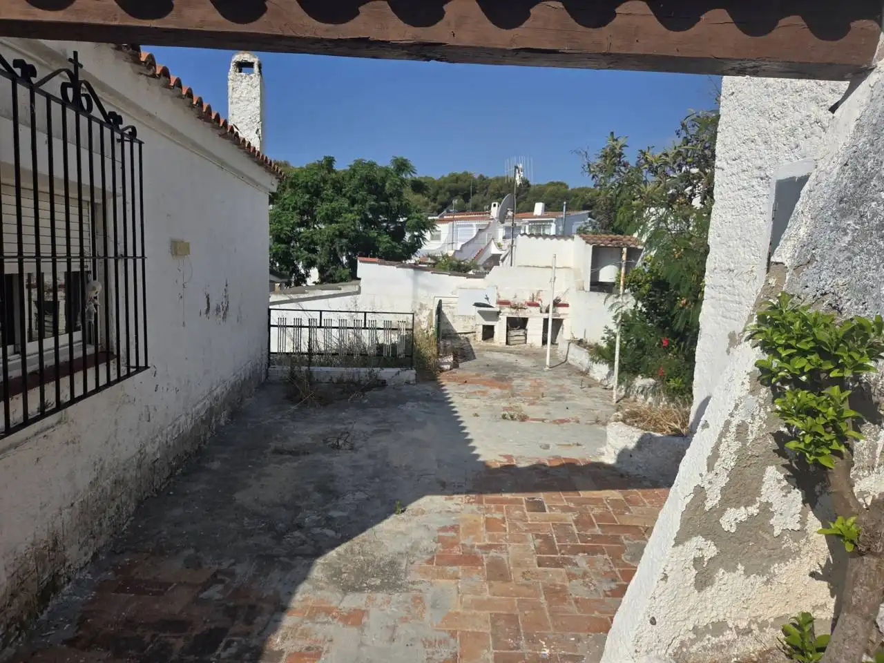Vista exterior de Casa o xalet en venda en Cunit amb Jardí privat i Terrassa