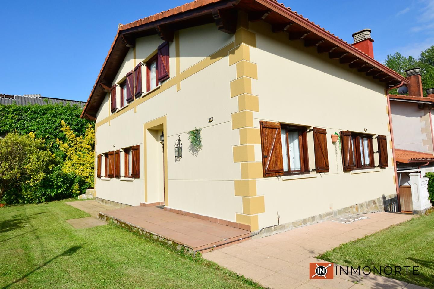 Exterior view of House or chalet for sale in Hazas de Cesto
