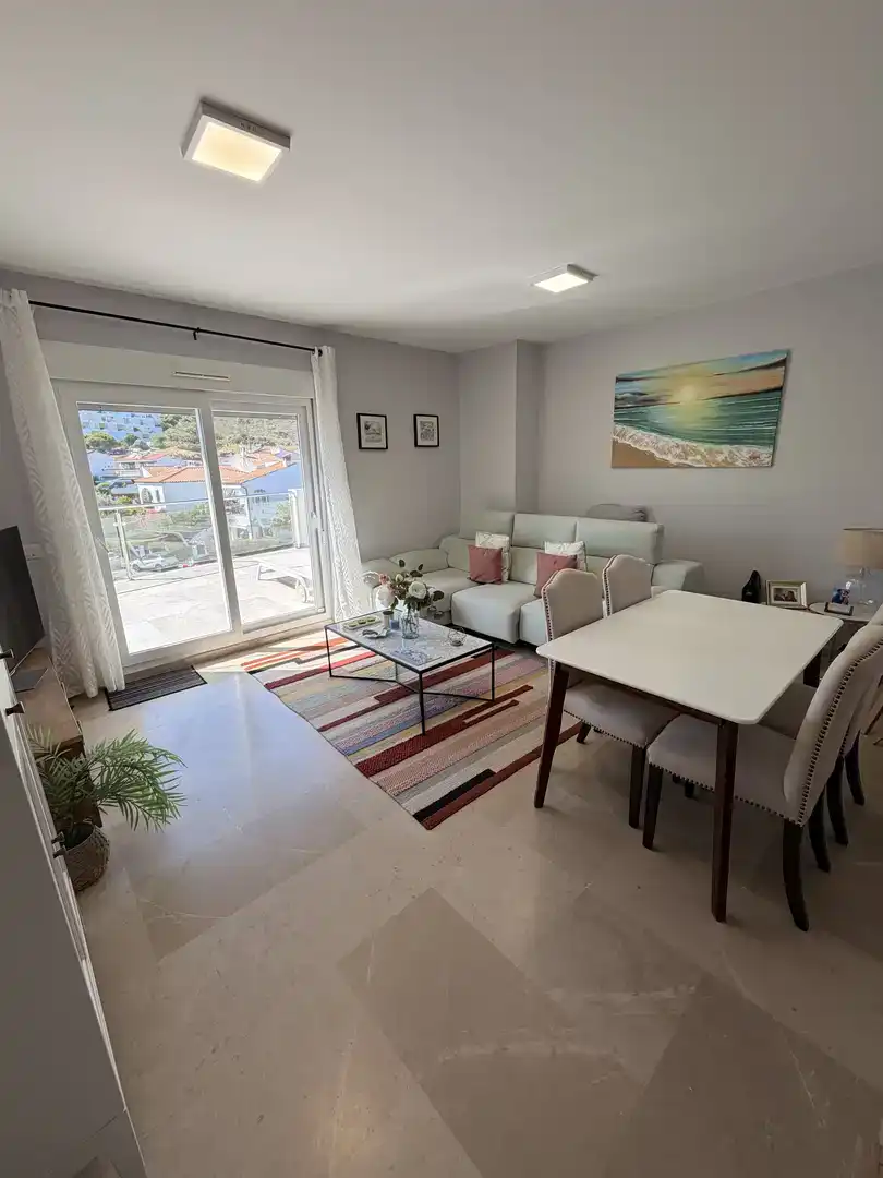 Sala d'estar de Pis en venda en Sotogrande amb Aire condicionat, Parquet i Piscina