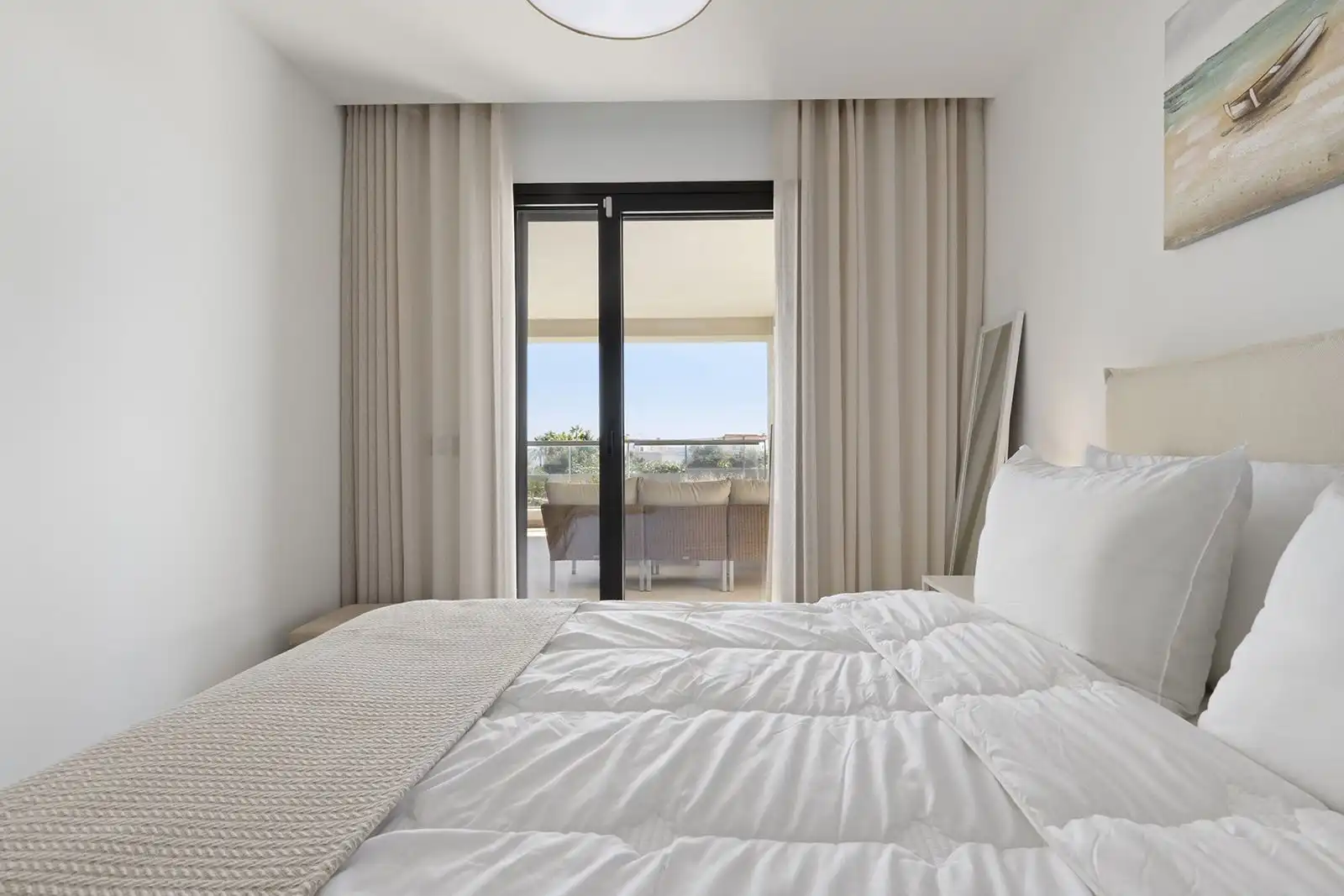 Dormitori de Apartament en venda en Casares amb Aire condicionat, Terrassa i Moblat
