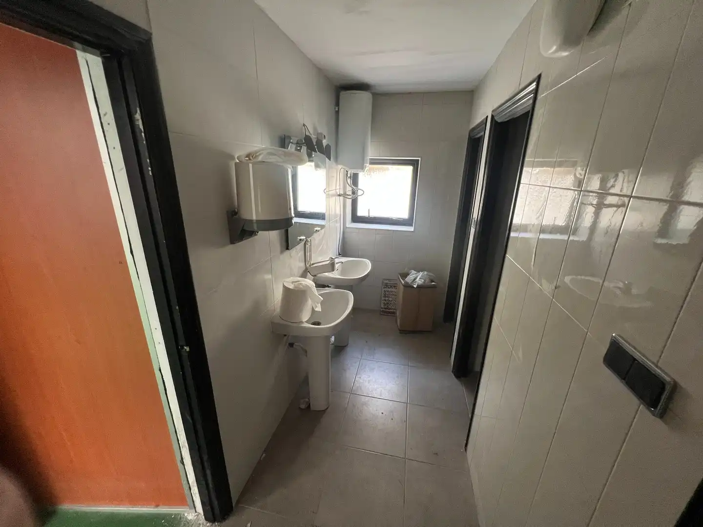 Badezimmer von Fabrikhallen zur Miete in A Coruña Capital 