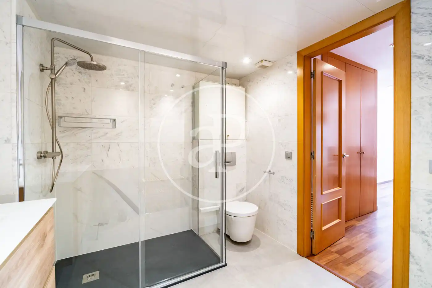 Badezimmer von Wohnung zur Miete in Barcelona mit Klimaanlage, Heizung und Möbliert