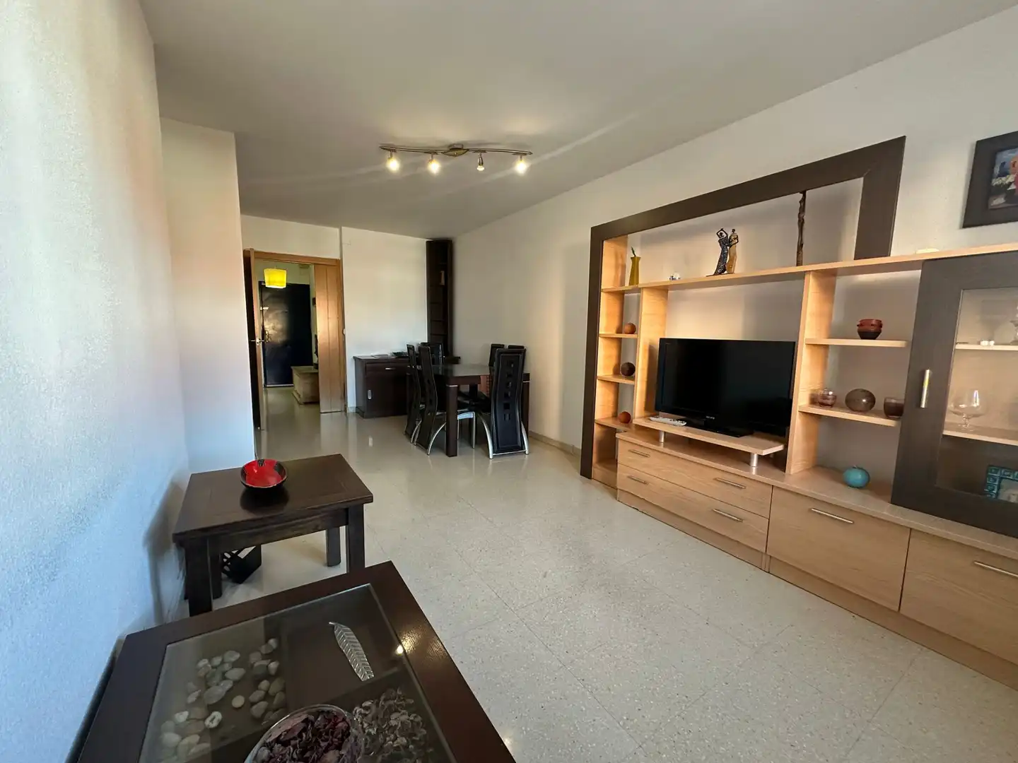 Wohnzimmer von Wohnung zum Verkauf in Camas mit Klimaanlage
