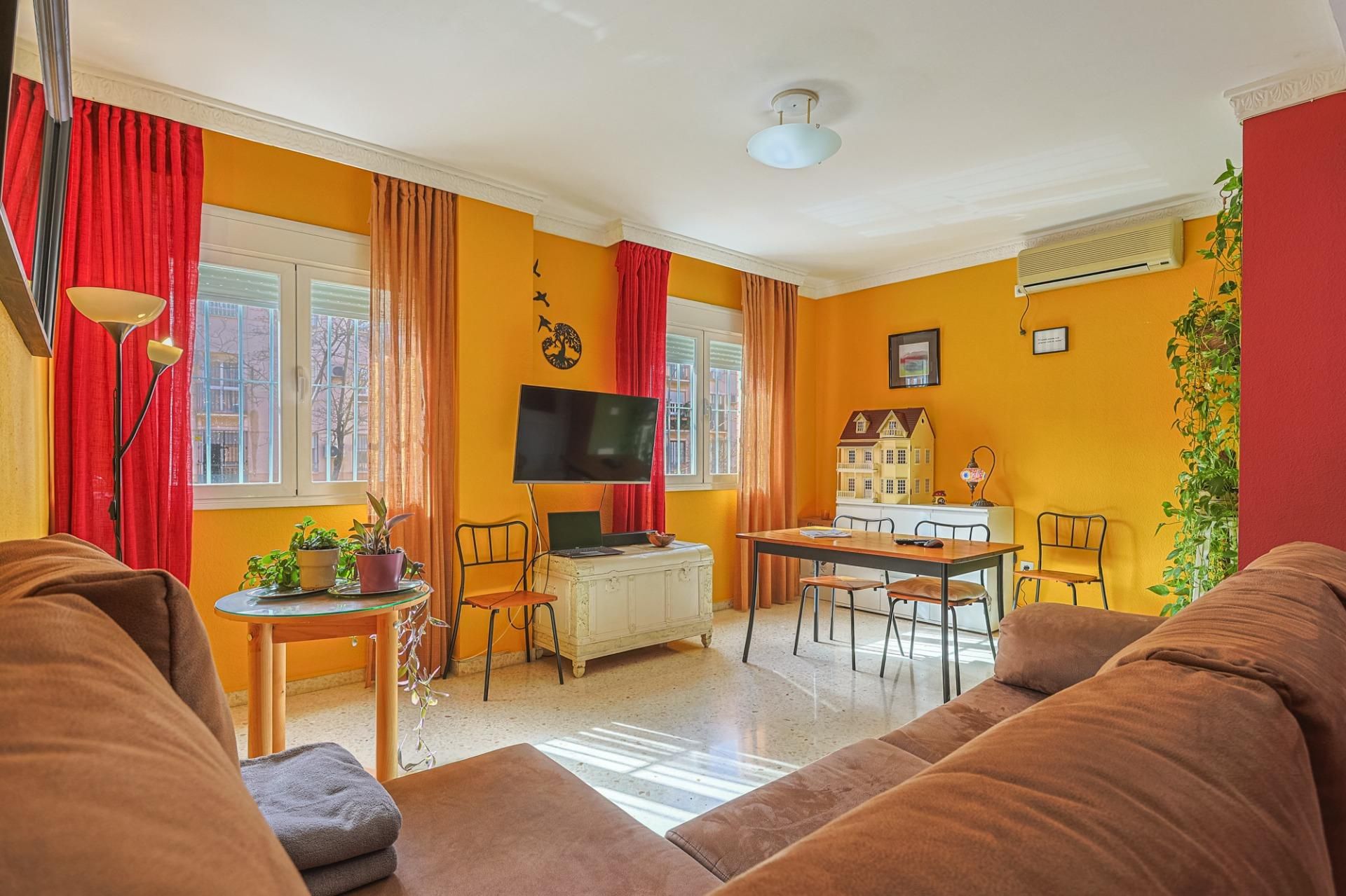 Living room of Flat for sale in  Sevilla Capital  with Air Conditioner