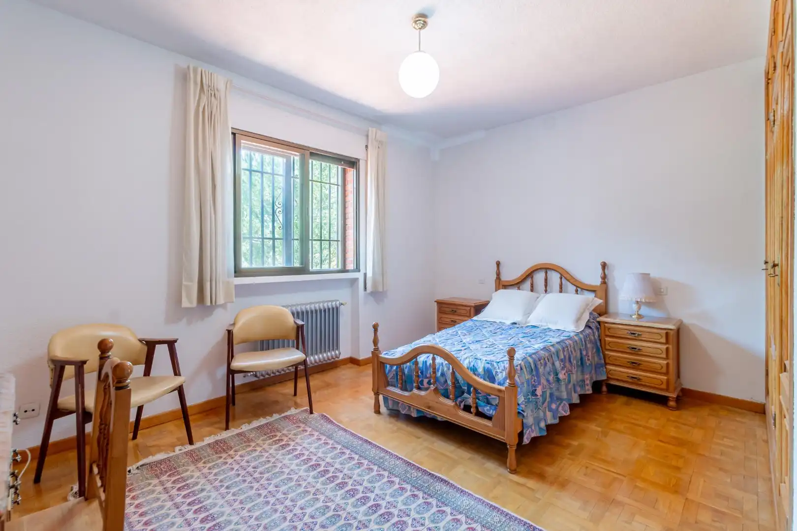Dormitori de Casa o xalet en venda en Las Rozas de Madrid amb Calefacció, Jardí privat i Parquet