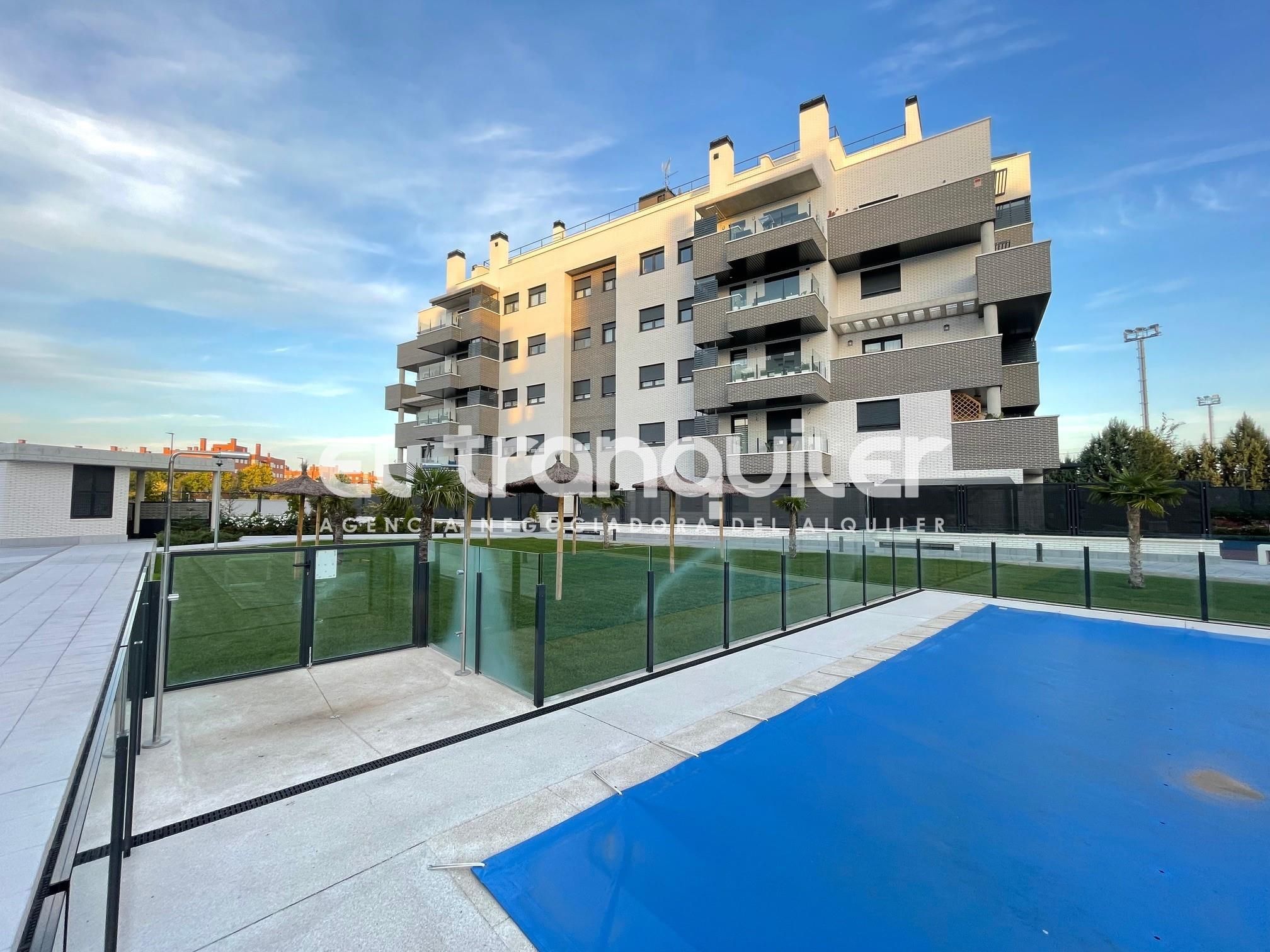 Exterior view of Flat to rent in Alcalá de Henares  with Terrace, Storage room and Swimming Pool