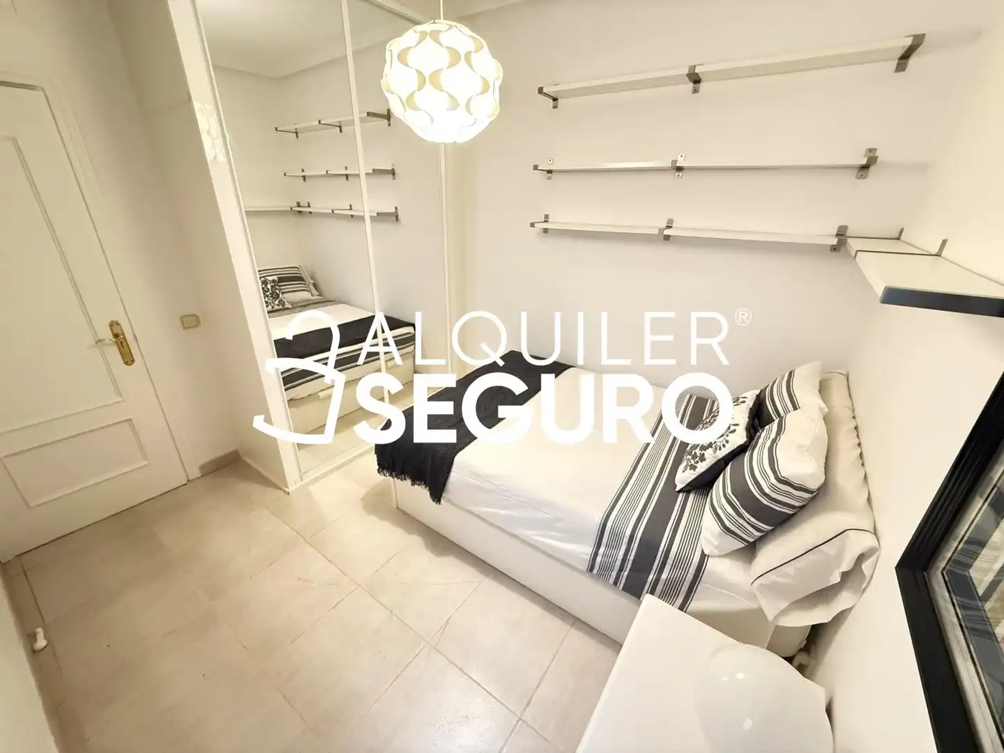 Habitación de Piso de alquiler en Madrid con Aire acondicionado, Calefacción y Amueblado