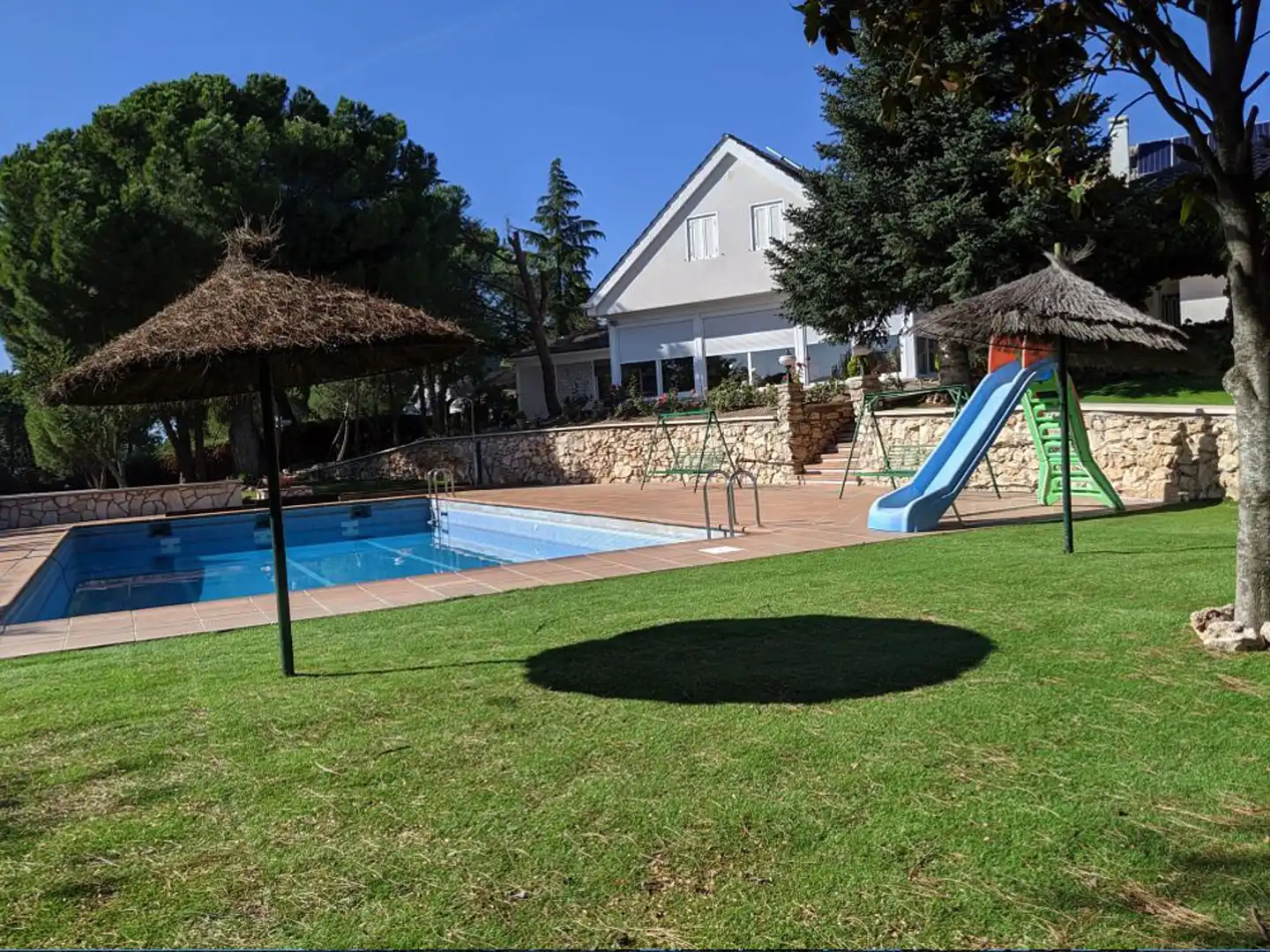 Piscina de Casa o chalet en venta en Pozuelo de Alarcón con Aire acondicionado, Calefacción y Jardín privado