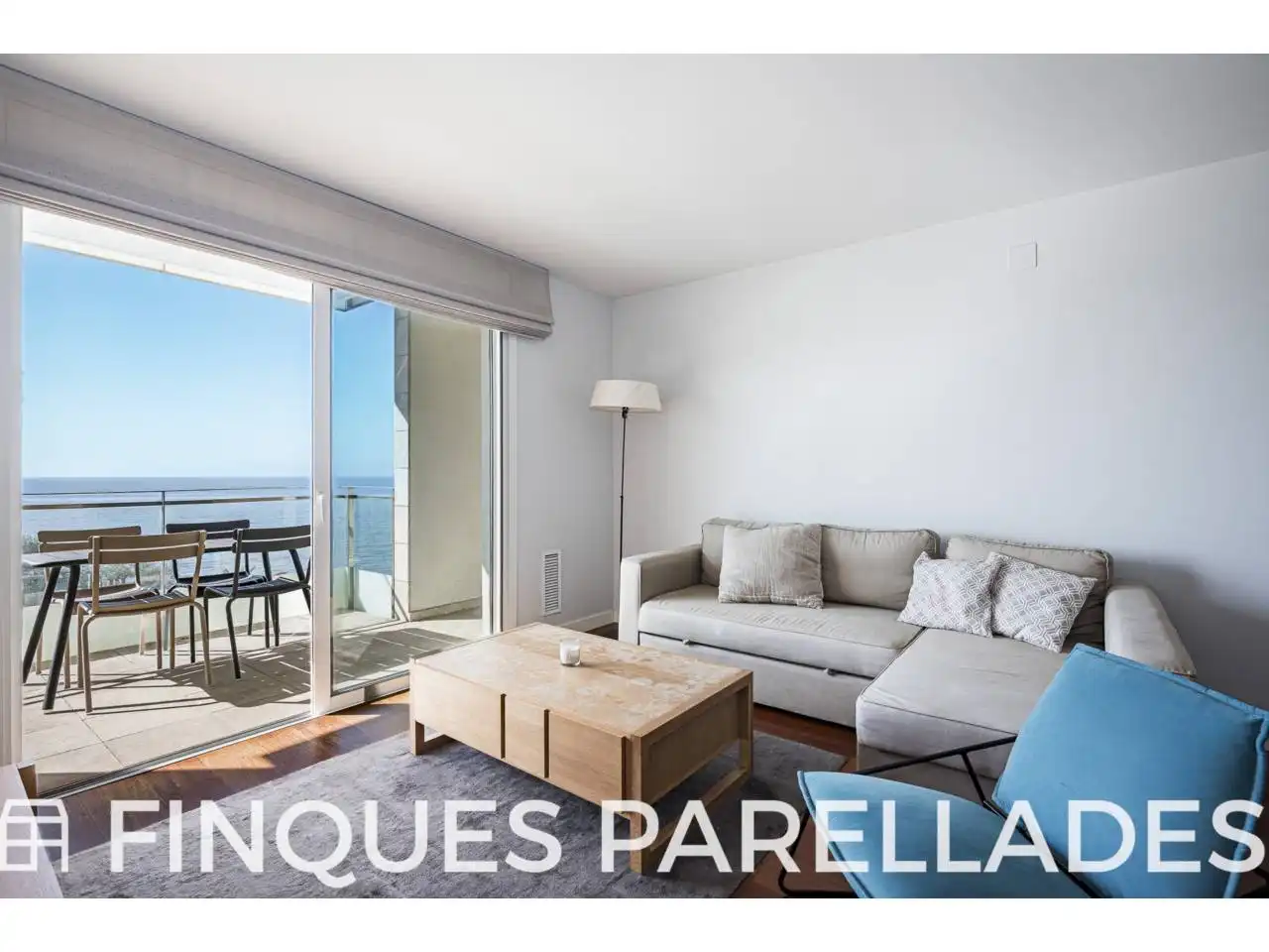 Living room of Flat for sale in Sitges  with Air Conditioner, Heating and Parquet flooring