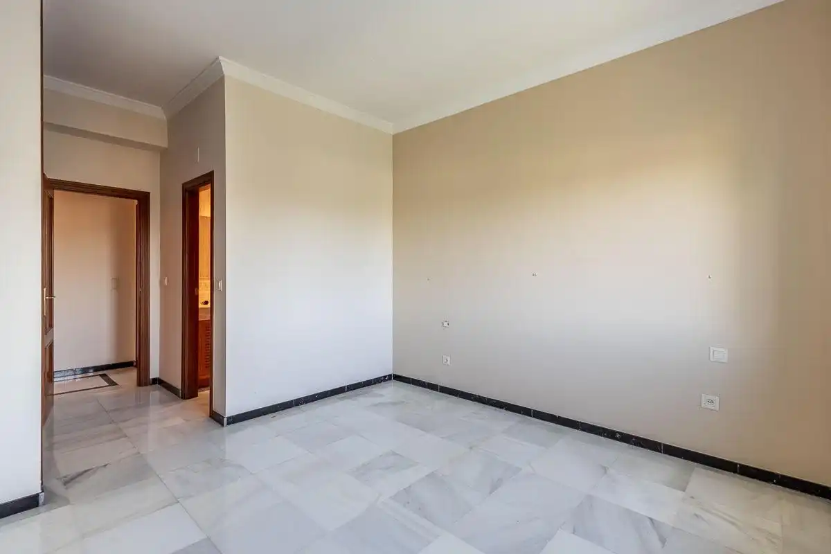 Flat for rent in Granada  with Air Conditioner and Heating