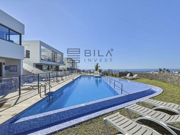 Adossat amb piscina en venda a Orfebres