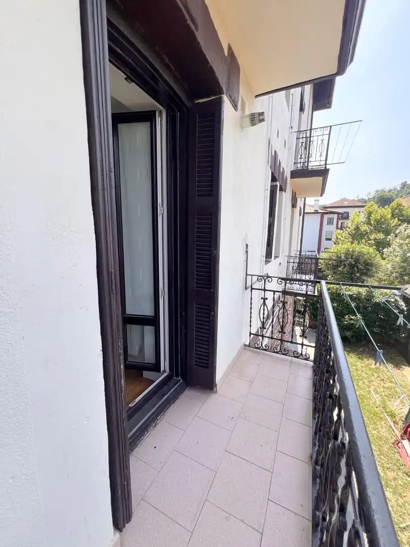 Terrasse von Wohnung zur Miete in Baztan mit Abstellraum